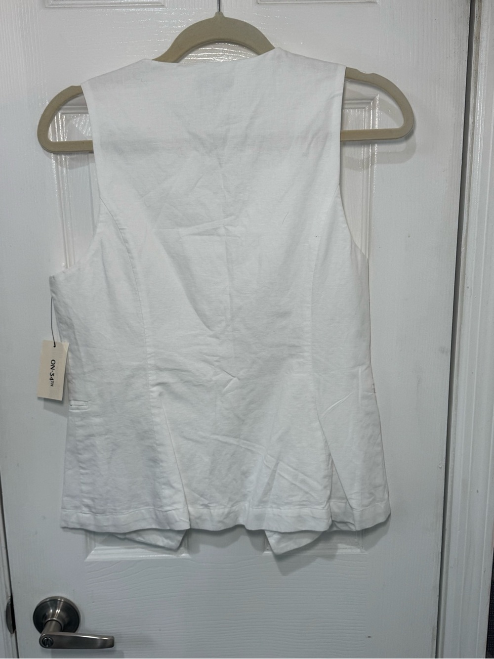 🥥⚪️ ON 34th Linen-Blend Longline Vest Top Button Down in Bright White ⚪️🥥 - Picture 6 of 10